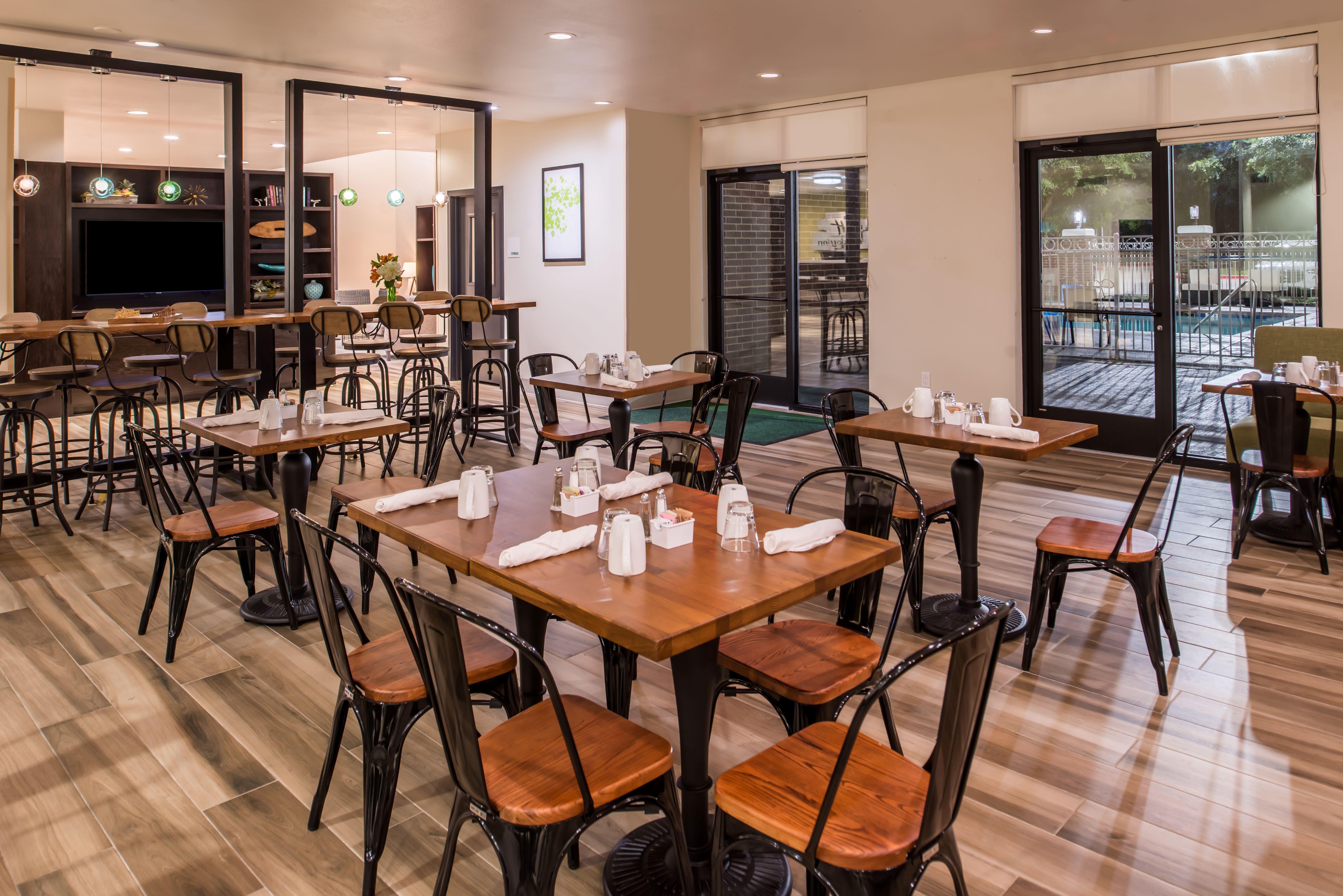 Holiday Inn And Suites Addison By Ihg Extérieur photo